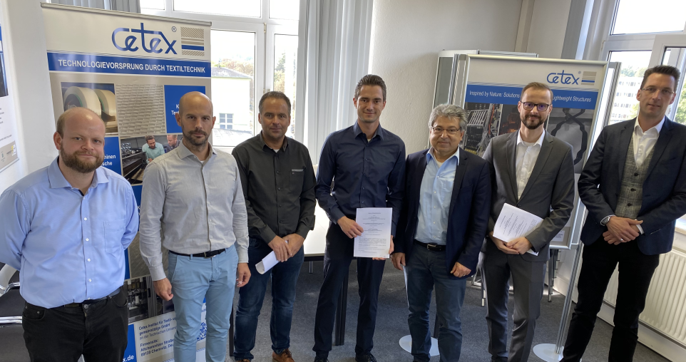 The partners after signing (F.l.t.r.: Falk Mehlhorn (Cetex), Florian Mitzscherlich (The FilamentFactory), Matthias Hess (The FilamentFactory), Sebastian Nendel (Cetex), Yasar Kiray (The Filament Factory), Sebastian Iwan (thermoPre ENGINEERING GmbH), Sven P. Fritz (The FilamentFactory)) 